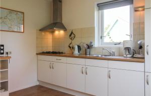 Cozy Home In Zonnemaire With Wifi