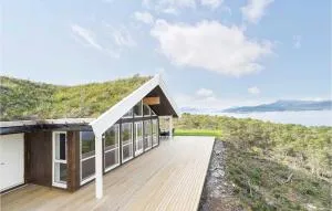 4 Bedroom Lovely Home In Kvisvik - Vevang