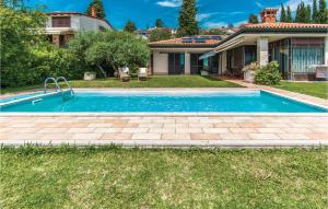 Amazing home in Portoroz w/ WiFi, Outdoor swimming pool and 3 Bedrooms