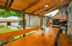 Awesome Home In Veprinac With 5 Bedrooms, Wifi And Outdoor Swimming Pool