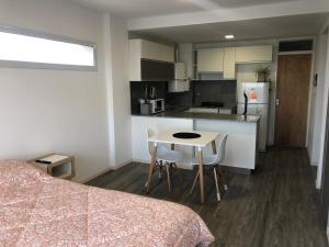 Studio Francia (Fac. Medicina, HECA, UCA. Parque)