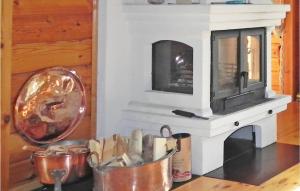Three-Bedroom Holiday Home With A Fireplace In Grisslehamn