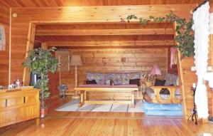 Three-Bedroom Holiday Home With A Fireplace In Grisslehamn