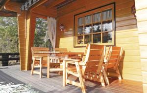 Three-Bedroom Holiday Home With A Fireplace In Grisslehamn