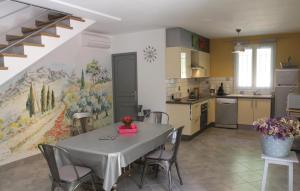 Maisons de vacances Beautiful home in Merindol with 2 Bedrooms, WiFi and Outdoor swimming pool : photos des chambres