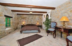 2 Bedroom Nice Home In Smarje 