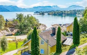 Cozy Home In Hatlestrand With Sauna - Ølve