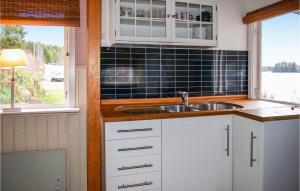 Stunning Home In Ambjörnarp