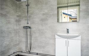 Stunning Home In Ambjörnarp