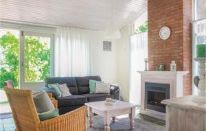 Awesome Home In Lauwersoog With Kitchen