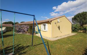 Maisons de vacances Amazing Home In Malataverne With Outdoor Swimming Pool : photos des chambres