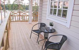 Awesome Home In Årjäng With Kitchen