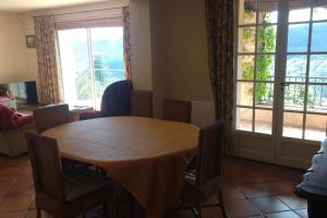 Maisons de vacances DUPLEX 130 m avec TERRASSE - centre du village : photos des chambres