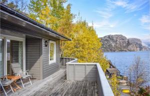 3 Bedroom Cozy Home In Forsand