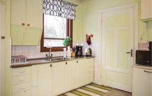 Three-Bedroom Holiday Home In Almhult