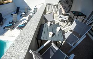 Amazing apartment in Zadar with Outdoor swimming pool WiFi and 3 Bedrooms