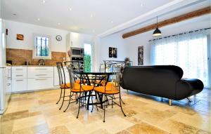 Maisons de vacances Awesome home in Comps with WiFi, 3 Bedrooms and Outdoor swimming pool : photos des chambres