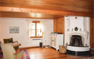 Beautiful Home In Skillingaryd