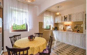 Nice Apartment In Pula With 2 Bedrooms And Wifi