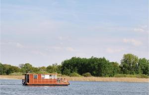 2 Bedroom Beautiful Ship In Radewege