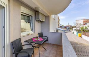 Cozy Apartment In Liznjan With Wifi