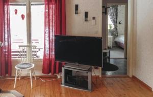 Holiday Home Tived With Fireplace I