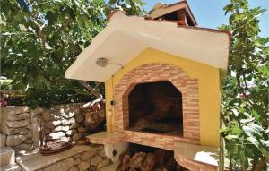 Two-Bedroom Apartment Zrnovnica With Sea View 06