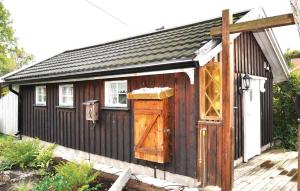 Stunning Home In Lärbro With Wifi