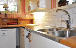 Stunning Home In Lärbro With Wifi