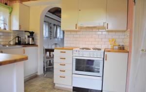Stunning Home In Lärbro With Wifi