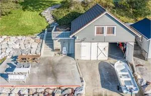 Beautiful Home In Hundeidvik - Hundeidvik