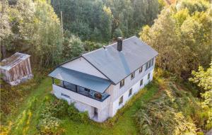 Beautiful Home In Jostedal With Kitchen