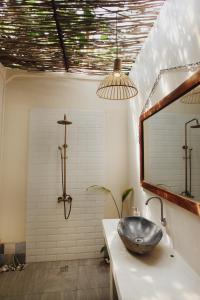 Bungalow Deluxe Nhìn Ra Khu Vườn (Deluxe Bungalow with Garden View)