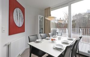 Three-Bedroom Apartment room in Dünenvilla 9 Apartment 3
