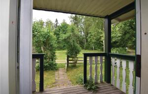 2 Bedroom Cozy Home In Sjötorp