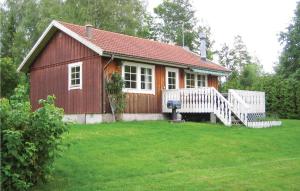 2 Bedroom Cozy Home In Sjötorp