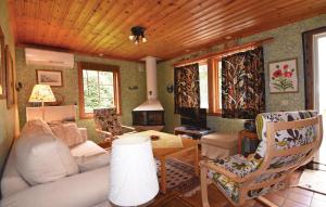 2 Bedroom Cozy Home In Sjötorp