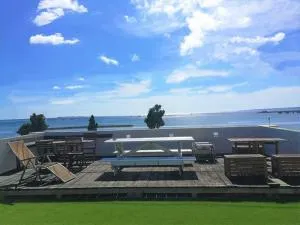 美ら海水族館車で5分/BBQ可能/夕日の見える屋上テラス/4BR一戸建/駐車場3台/最大18名宿泊 - Yabiku