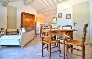 Appartements Amazing Apartment In Vallabregues : photos des chambres