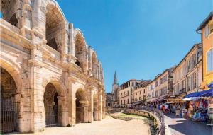 Appartements Amazing Apartment In Vallabregues : photos des chambres