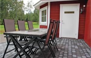 2 Bedroom Lovely Apartment In Habo