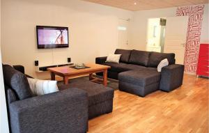 2 Bedroom Lovely Apartment In Habo