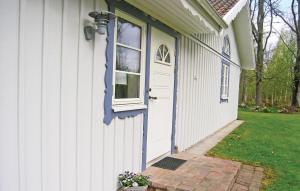 2 Bedroom Stunning Home In Bor