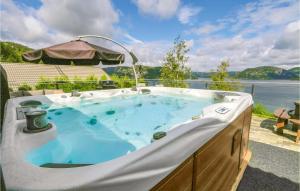 4 Bedroom Awesome Home In Farsund