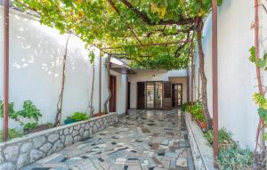 3 Bedroom Stunning Home In Omisalj 