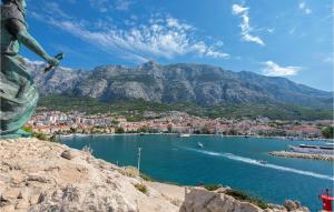 Gorgeous Apartment In Baska Voda With House A Mountain View