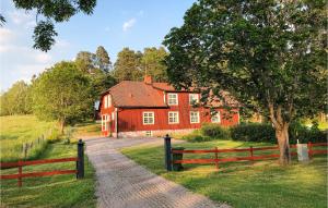 Cozy Home In Mantorp With Wifi