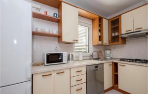 Amazing Apartment In Podgora With Wifi And 2 Bedrooms