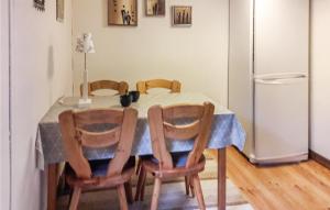 Gorgeous Home In Holsljunga