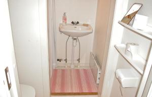 Cozy Home In Strängnäs With Kitchen